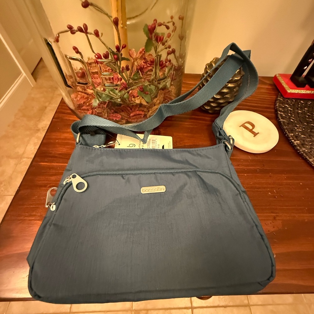 BAGGALLINI women’s Joey Large Crossbody bag - Picture 13 of 16